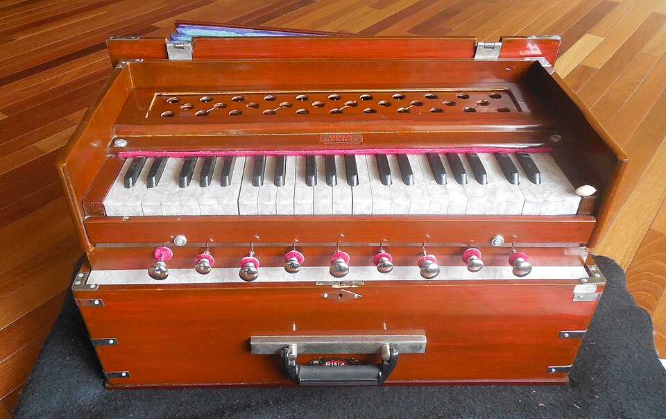 Concert harmonium